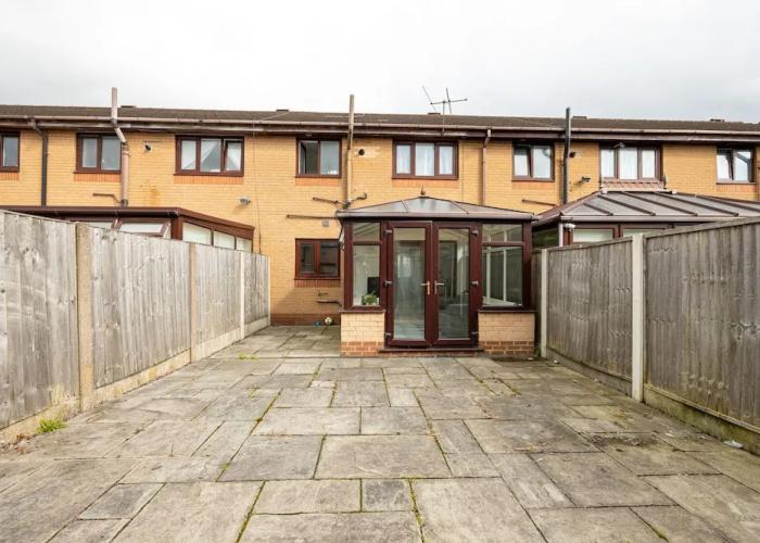 Captivating 3-bed House in Blackburn