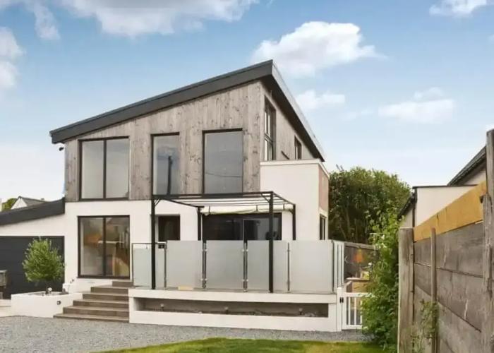 Remarkable Seaside Apartment - Sleeps 4