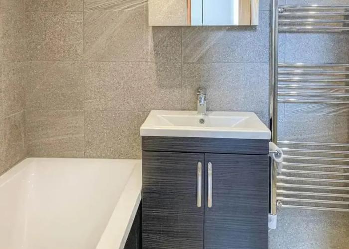 Remarkable Seaside Apartment - Sleeps 4