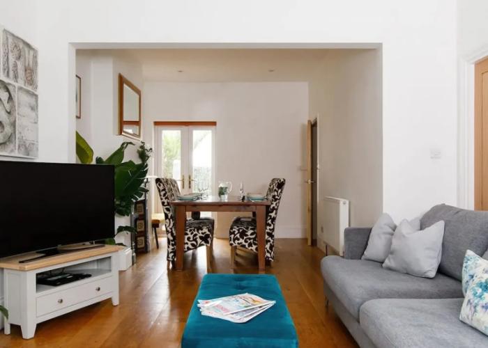 Lovely Seaside Villa Gardens 40 Metres to Beach