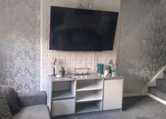 Beautiful 2-bed House in Bolton With Free Parking