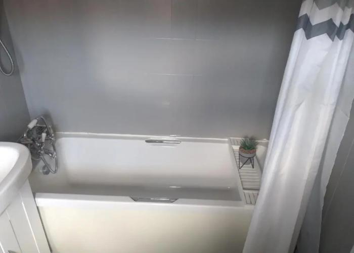 Beautiful 2-bed House in Bolton With Free Parking