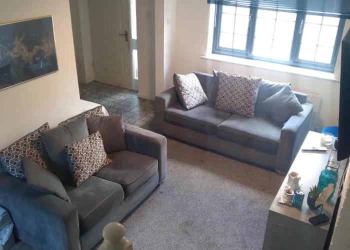 Beautiful 2-bed House in Bolton With Free Parking