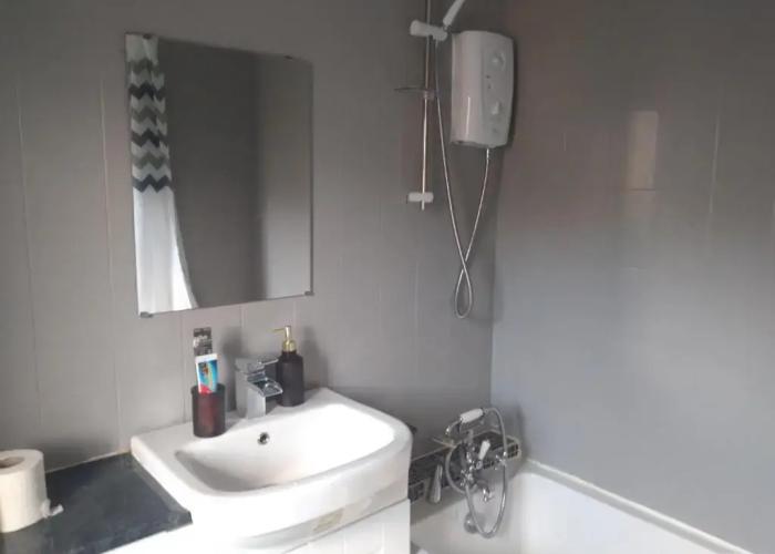 Beautiful 2-bed House in Bolton With Free Parking