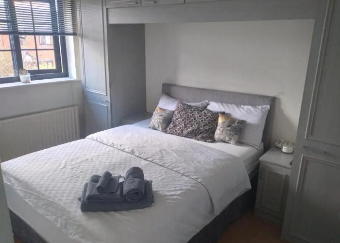 Beautiful 2-bed House in Bolton With Free Parking