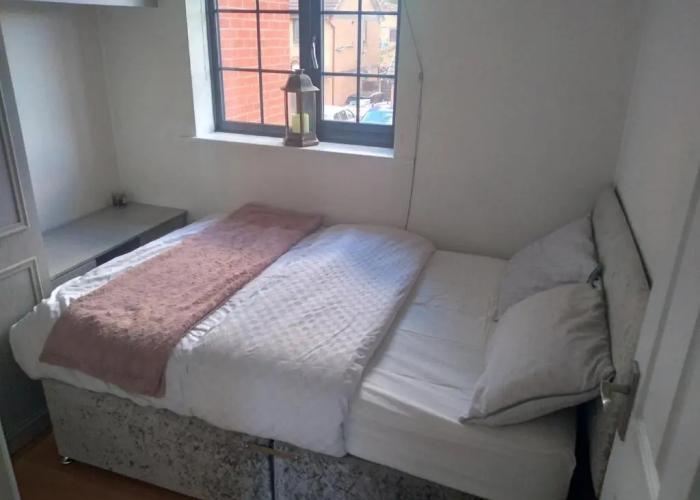 Beautiful 2-bed House in Bolton With Free Parking