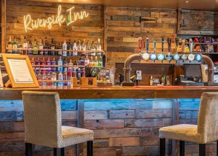 Riverside Inn