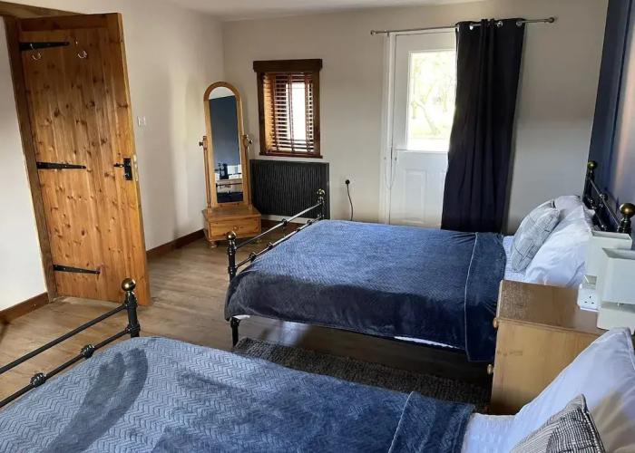 2-bed 18th Century Barn - Sleeps 6 - Pet Friendly