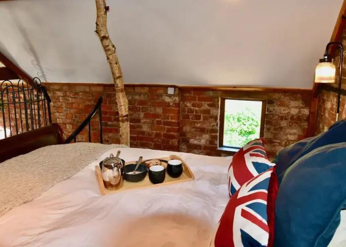 2-bed 18th Century Barn - Sleeps 6 - Pet Friendly