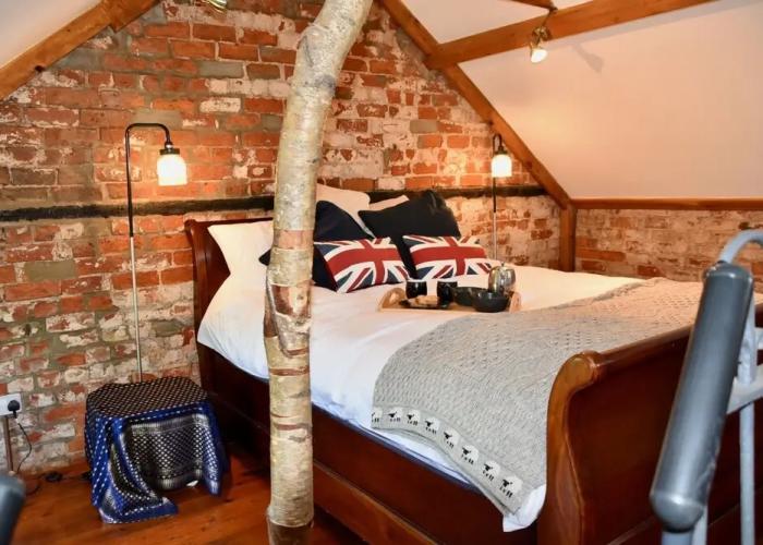 2-bed 18th Century Barn - Sleeps 6 - Pet Friendly