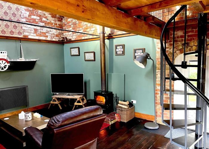 2-bed 18th Century Barn - Sleeps 6 - Pet Friendly
