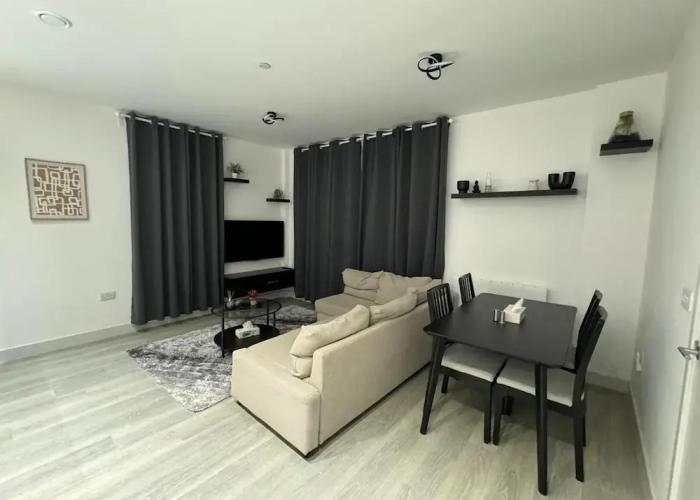 1 Bed-sleeps 4-town Centre-10 min to Ascot- Pets