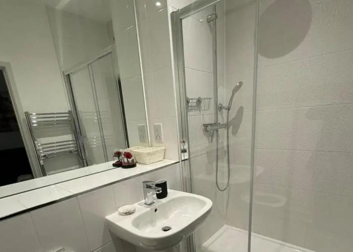 1 Bed-sleeps 4-town Centre-10 min to Ascot- Pets