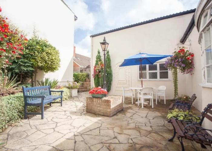 The Walnut Tree Hotel