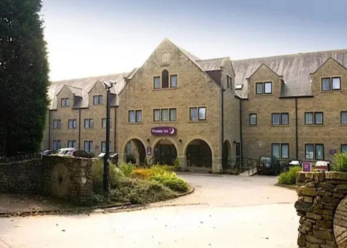 Premier Inn Huddersfield North