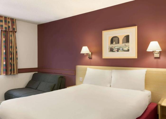 Days Inn by Wyndham Bradford M62