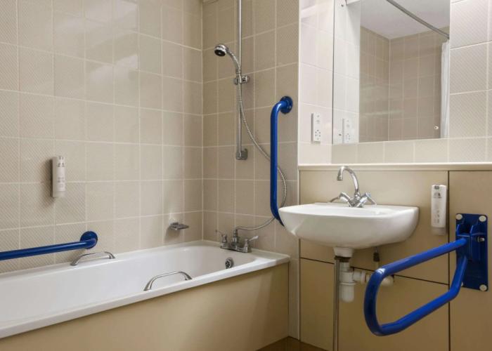 Days Inn by Wyndham Bradford M62