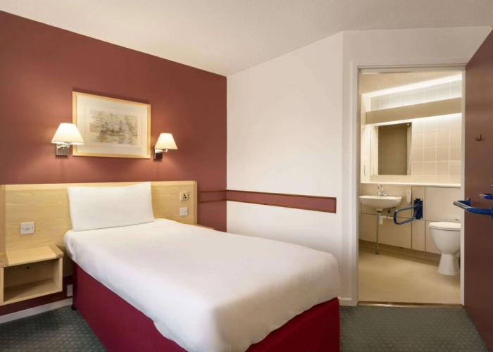 Days Inn by Wyndham Bradford M62