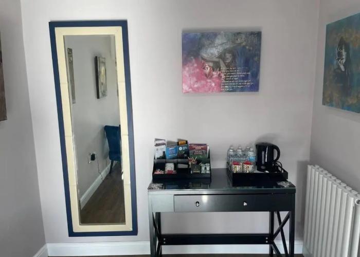 Immaculate 1-bed Studio With Outside Patio