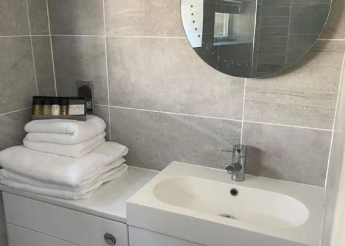 Immaculate 1-bed Studio With Outside Patio