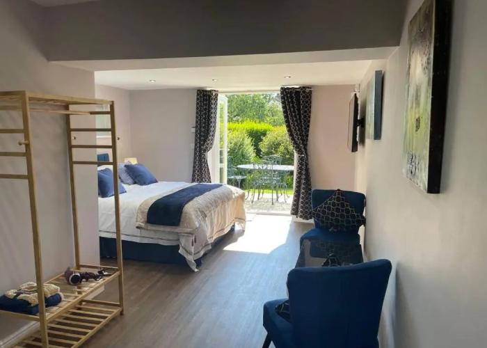 Immaculate 1-bed Studio With Outside Patio