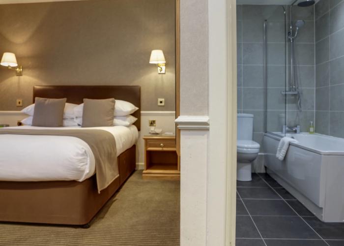 The Oaks Hotel