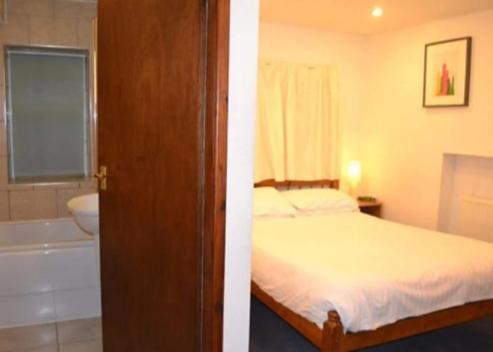 The Queens Head Hotel