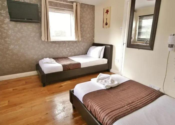 Central Studios Gloucester Road by Rooms Booked - Free Parking
