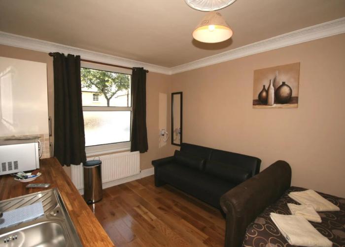 Central Studios Gloucester Road by Rooms Booked - Free Parking