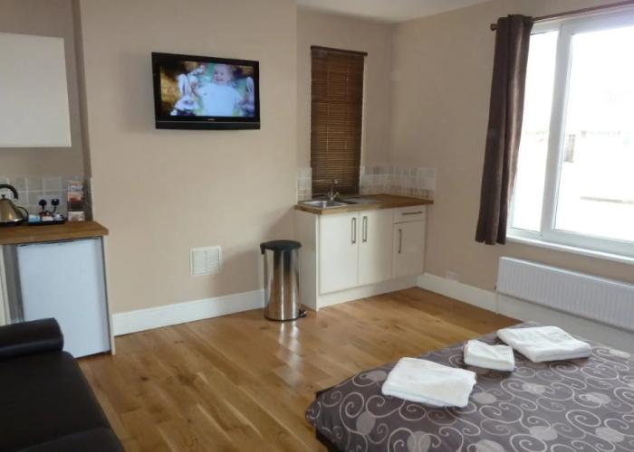 Central Studios Gloucester Road by Rooms Booked - Free Parking