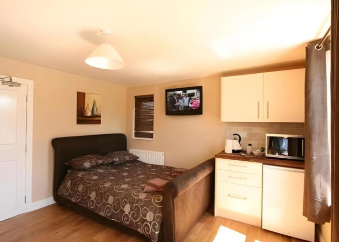 Central Studios Gloucester Road by Rooms Booked - Free Parking