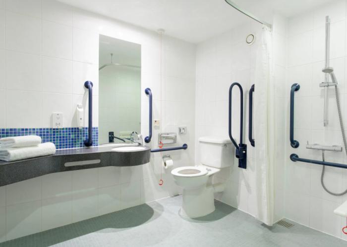 Holiday Inn Express Cheltenham by IHG
