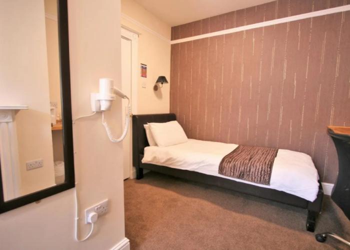Central Hotel Cheltenham by Roomsbooked