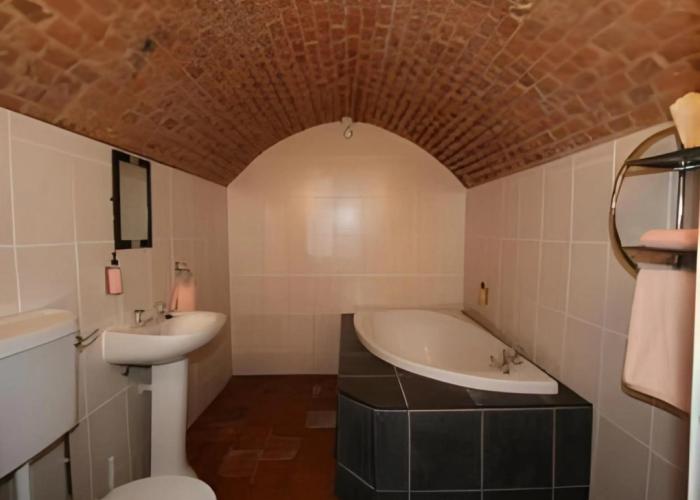 Central Hotel Cheltenham by Roomsbooked