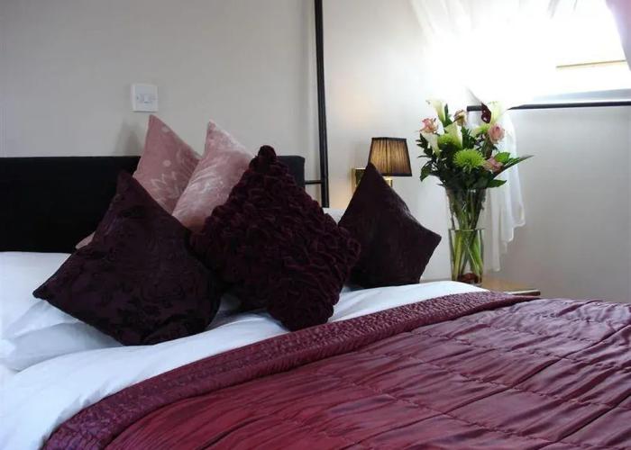 Crouchers Hotel
