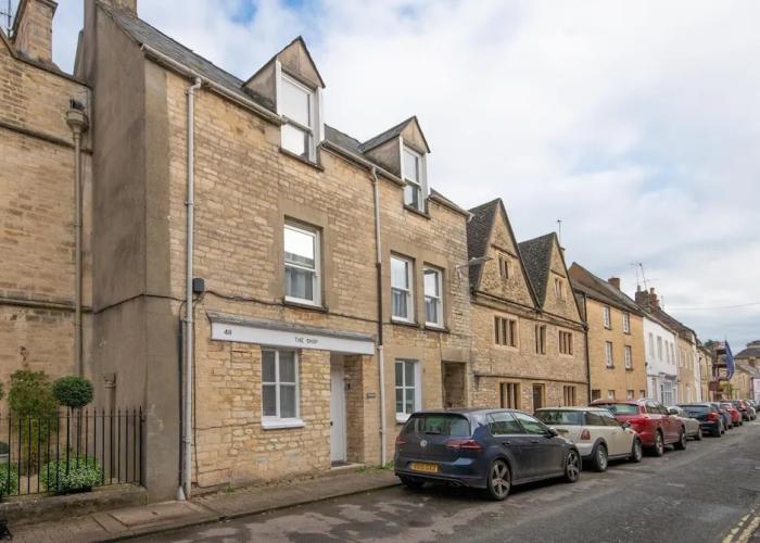 Walkers Court 3 Bedroom Apartment