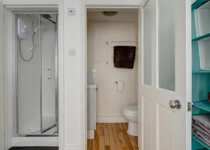 The Shop Cotswold Apartment Sleeps 2