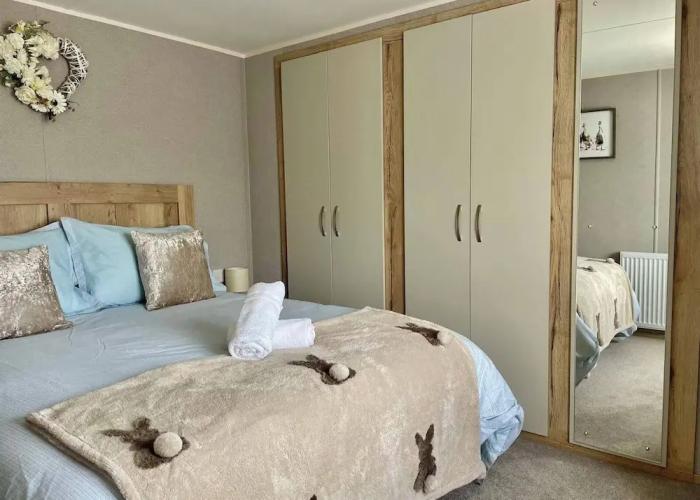 Gorgeous 2 Bed Caravan in South Cerney