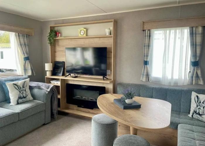 Gorgeous 2 Bed Caravan in South Cerney