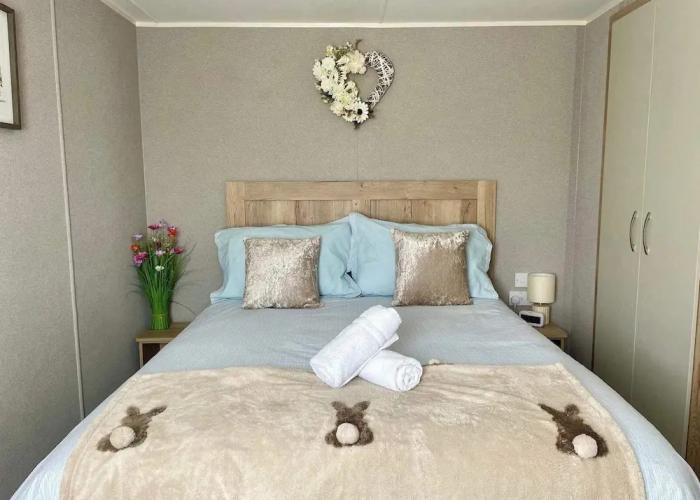 Gorgeous 2 Bed Caravan in South Cerney