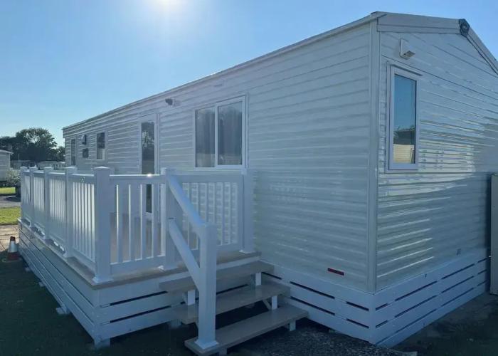 Gorgeous 2 Bed Caravan in South Cerney