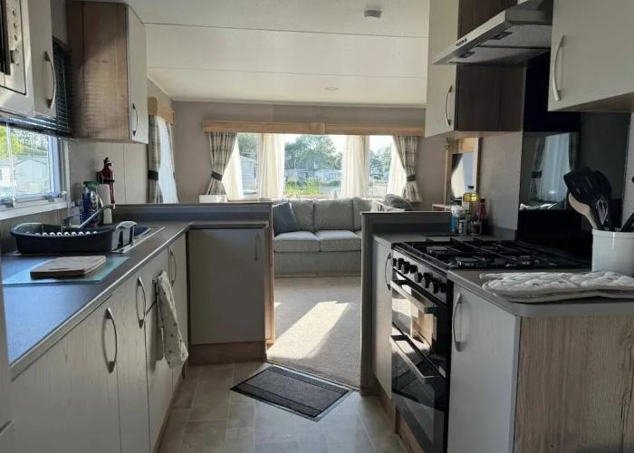 Gorgeous 2 Bed Caravan in South Cerney