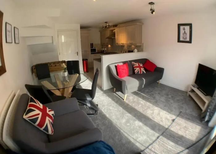 Harpers Brook  5 bedrooms TV Netflix