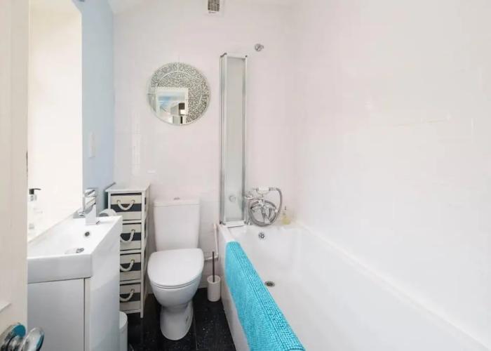 Impeccable 3 bed 2 Bath Central Cowes Cottage