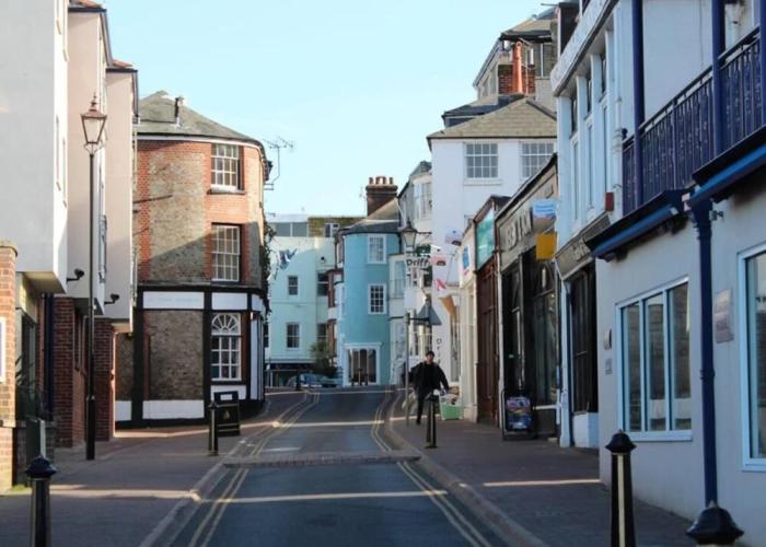 Impeccable 3 bed 2 Bath Central Cowes Cottage
