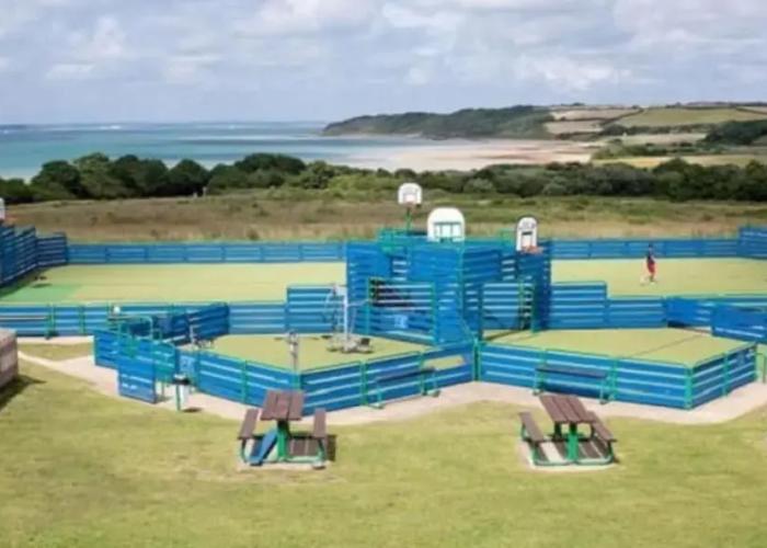 Thorness Bay - 3-bed Cabin - Sleeps 6 - Sea View