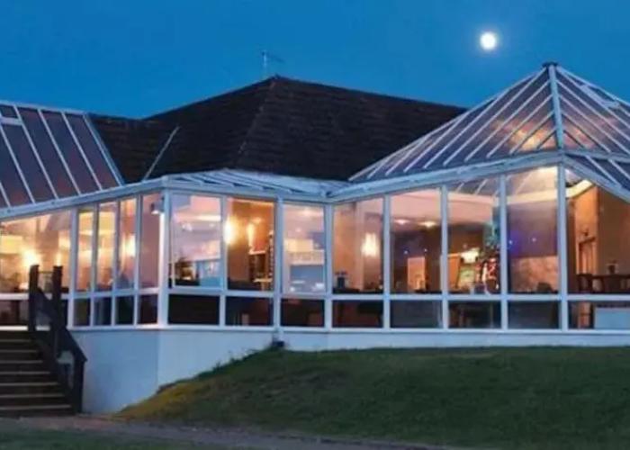 Thorness Bay - 3-bed Cabin - Sleeps 6 - Sea View