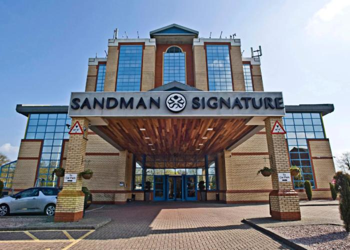 Sandman Signature London Gatwick Hotel