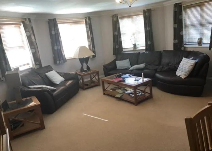 Captivating Apartment in Copthorne, Near Gatwick