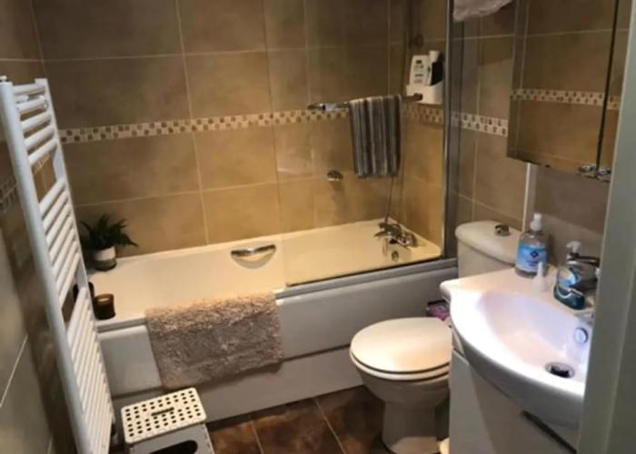 Captivating Apartment in Copthorne, Near Gatwick